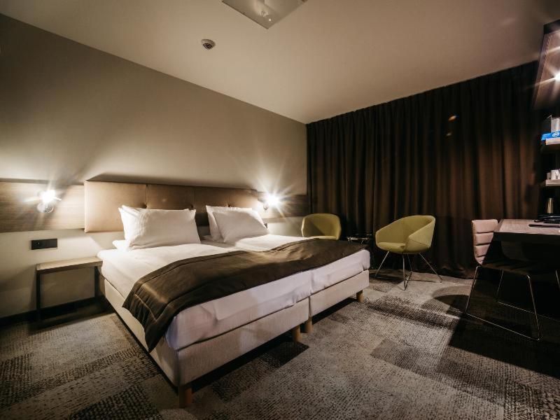 Q Hotel Plus Κατοβίτσε Δωμάτιο φωτογραφία